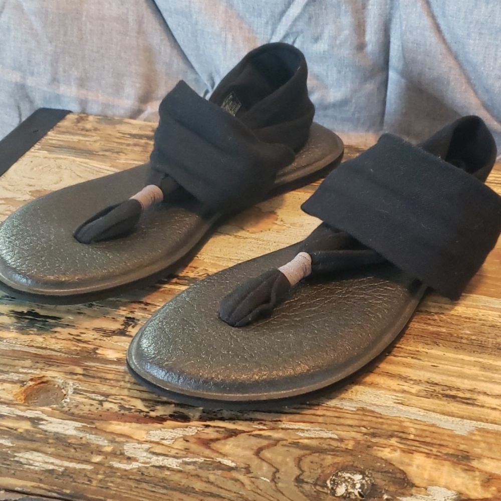 Sanuk sandles